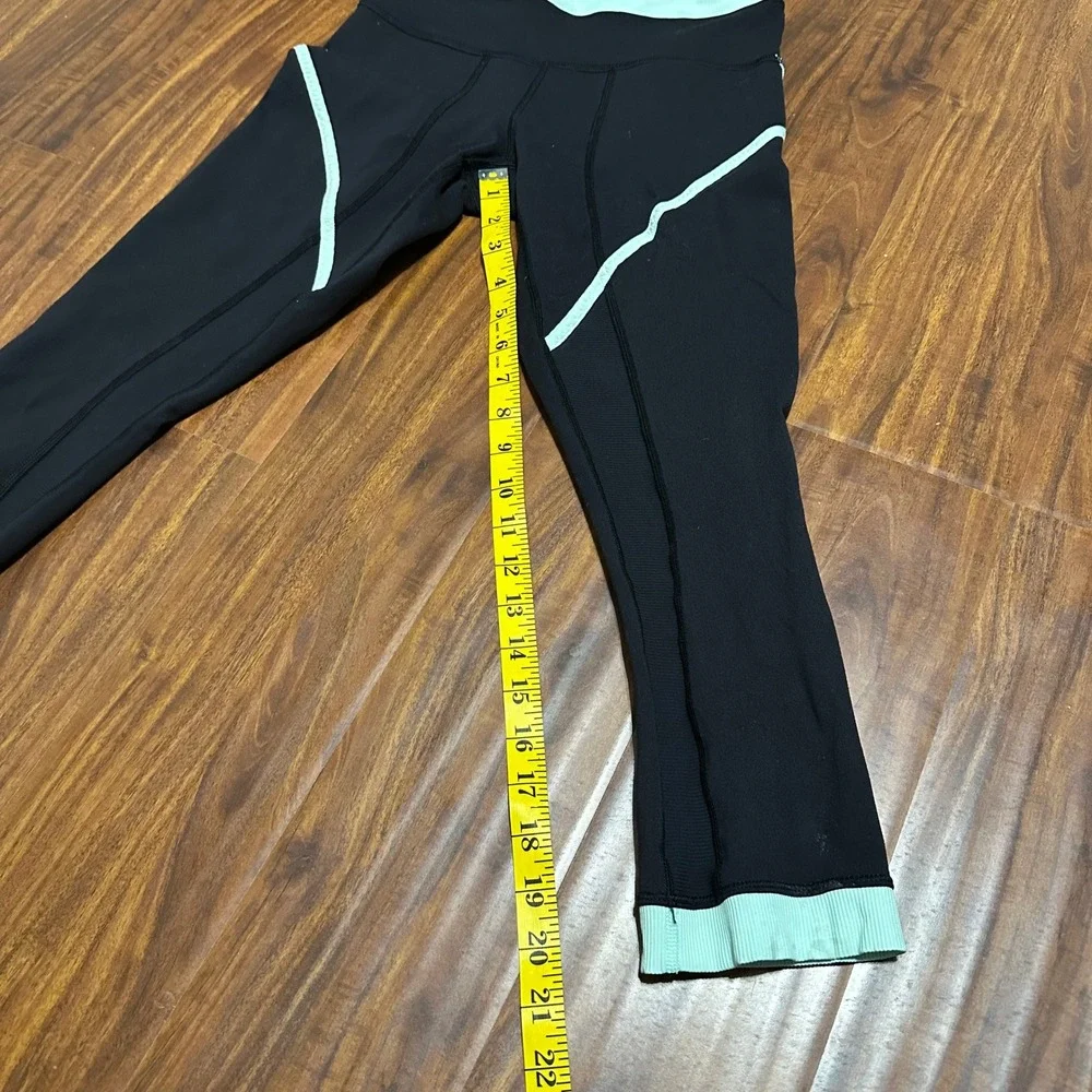 Lululemon Black Mint Green Cropped Mesh Panel Leggings Size 4‎ Yoga Workout